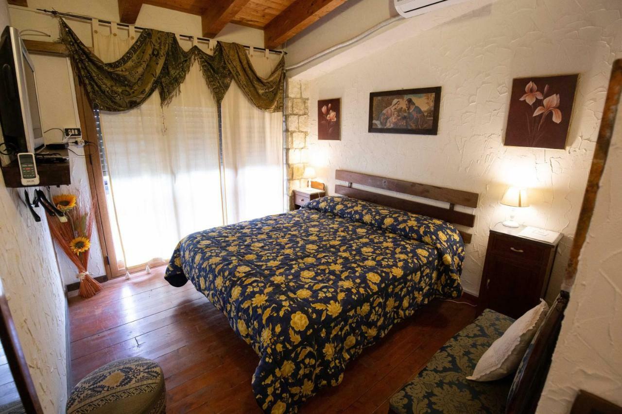 La Casa In Pietra Bed & Breakfast Santa Caterina Villarmosa Exterior photo